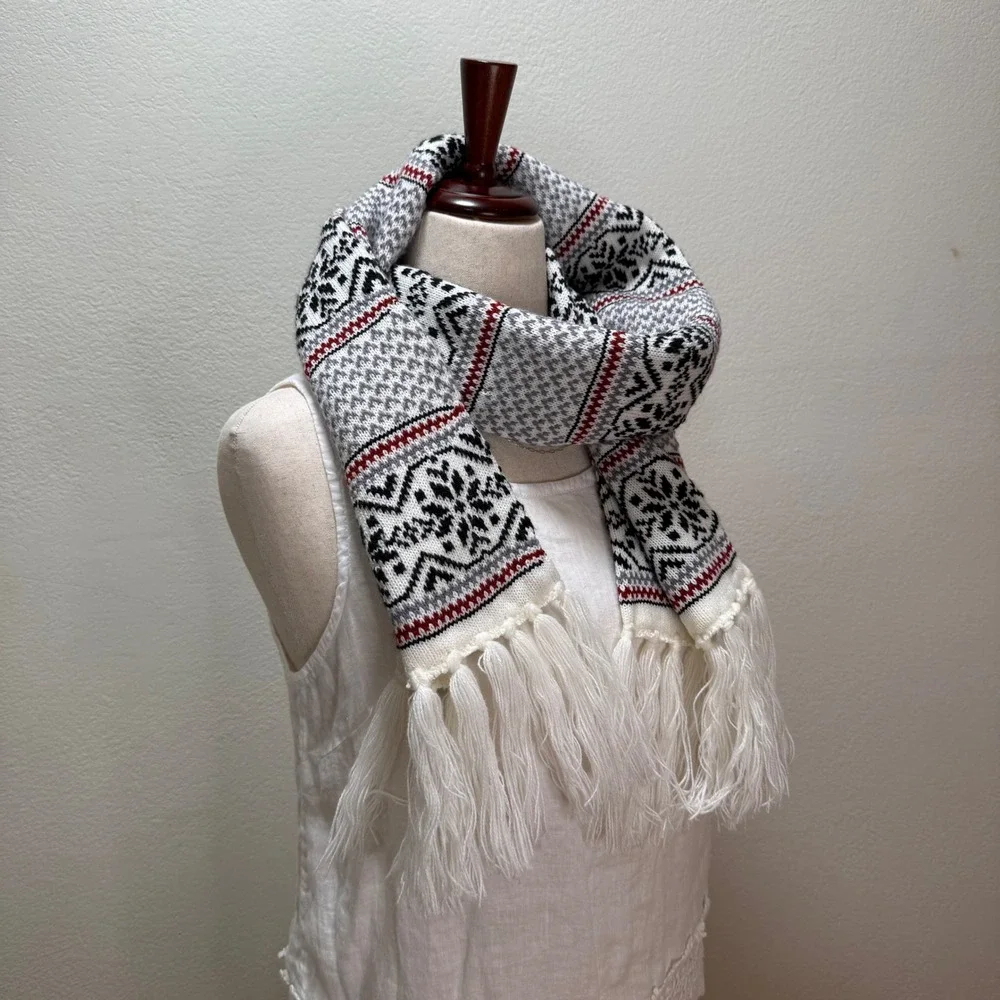 Maurices Fair Isle Nordic Knit Winter‎ Gray Black Red Tassel Fringe Scarf OS
